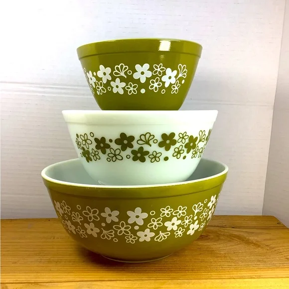 Vintage Pyrex Nesting Bowls Spring Blossom Crazy Daisy set of